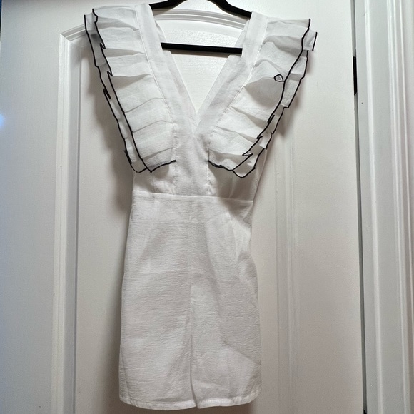 Tea & Cup Nordstrom White Ruffle Pleated Romper - Picture 3 of 5